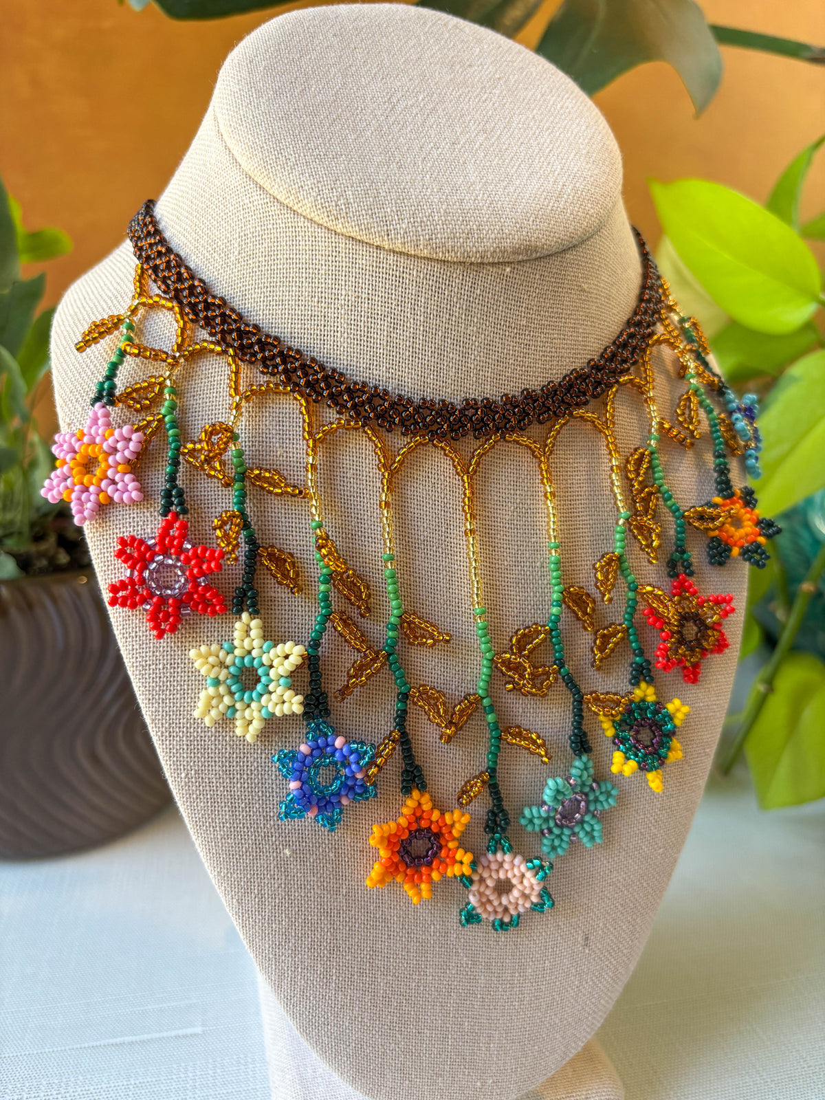 Jardín Bib Necklace