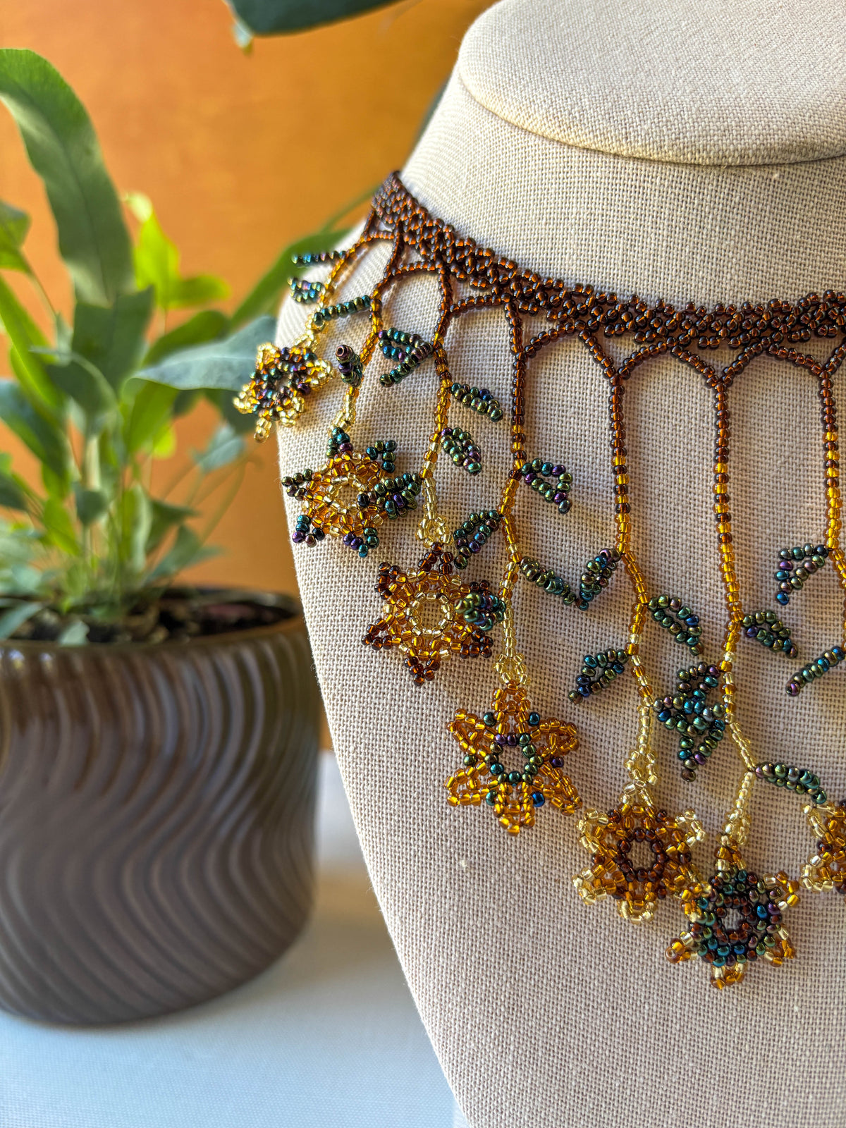 Jardín Bib Necklace