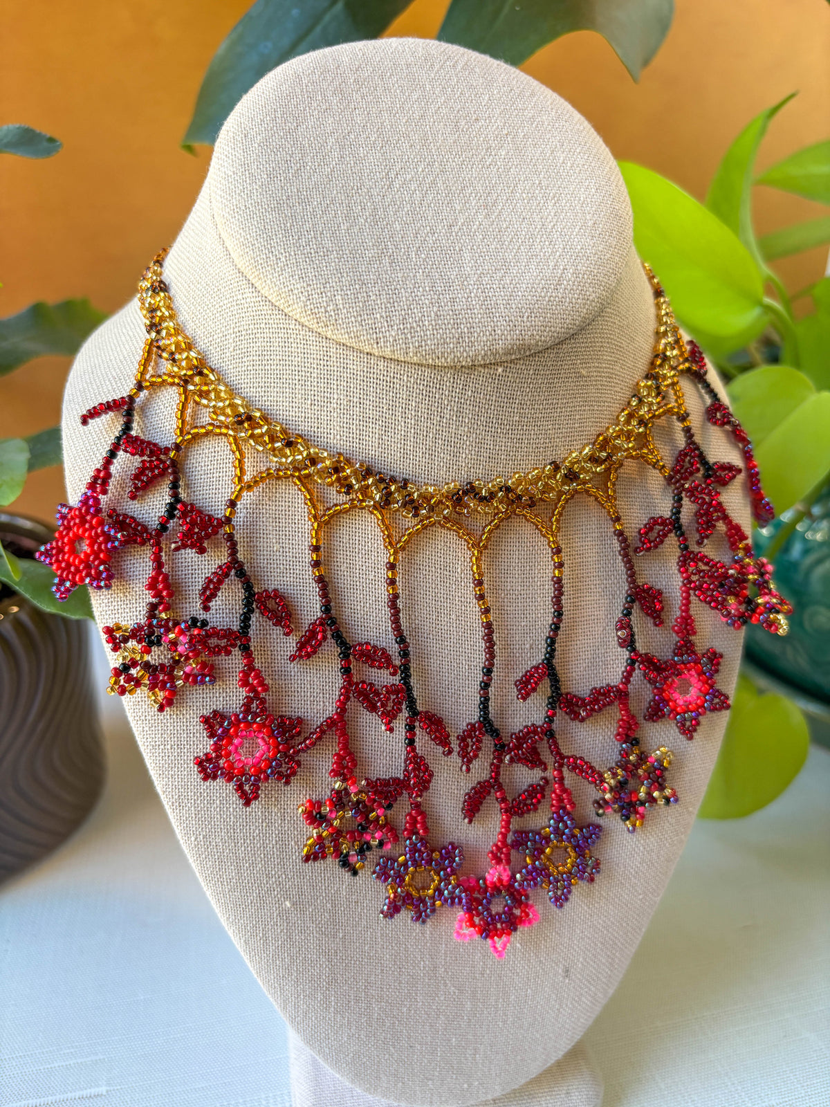 Jardín Bib Necklace