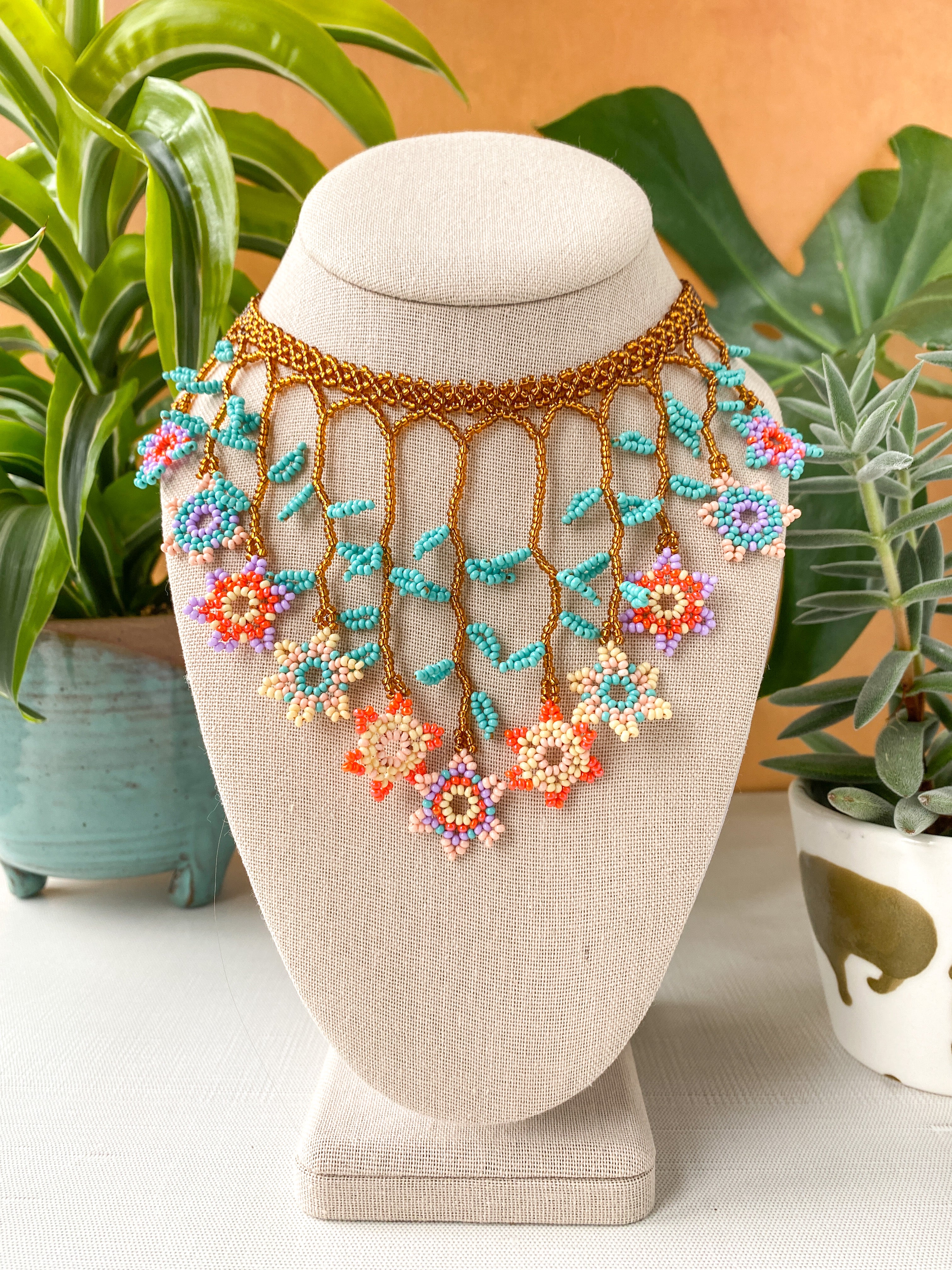 Jardín Bib Necklace - Snapdragon