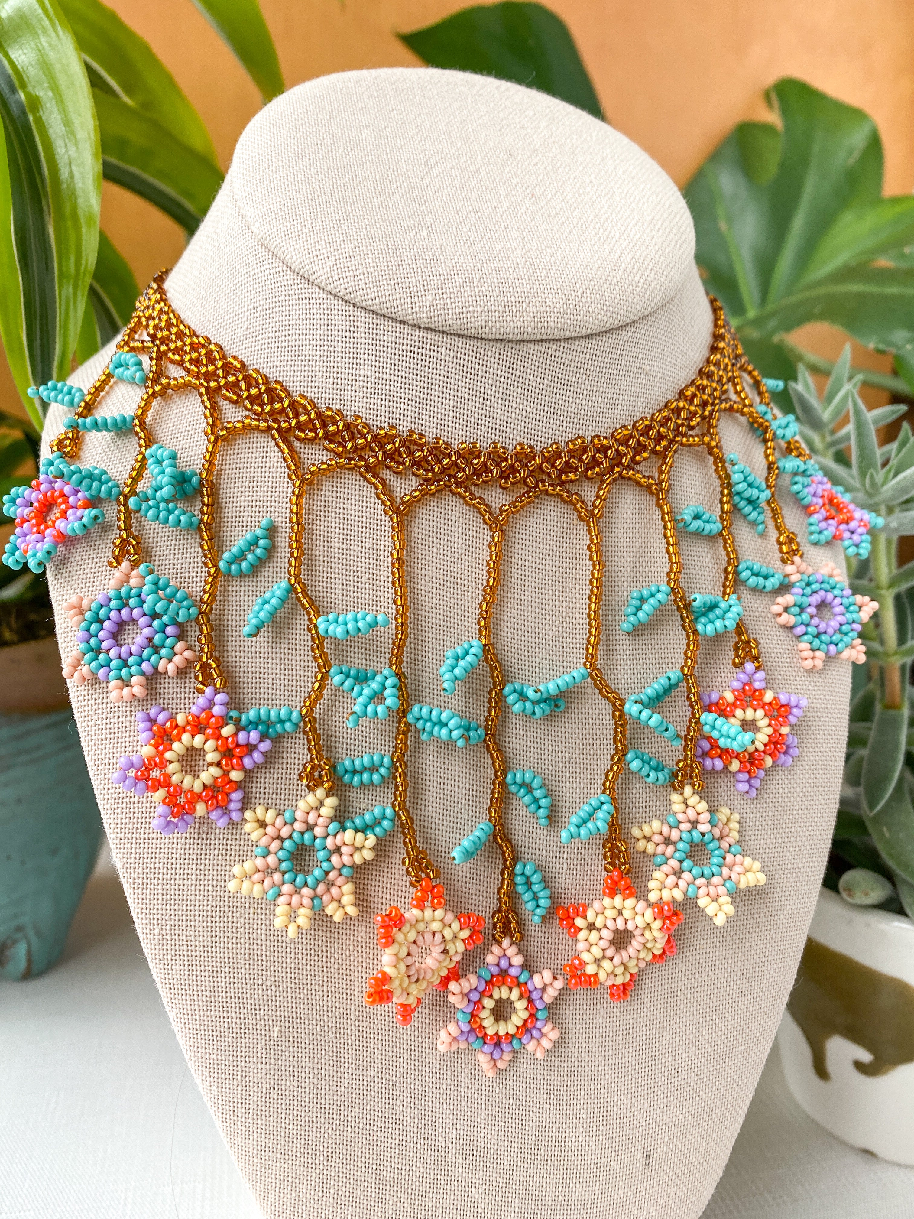 Jardín Bib Necklace - Snapdragon